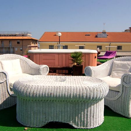 Residence Divina Rimini Buitenkant foto