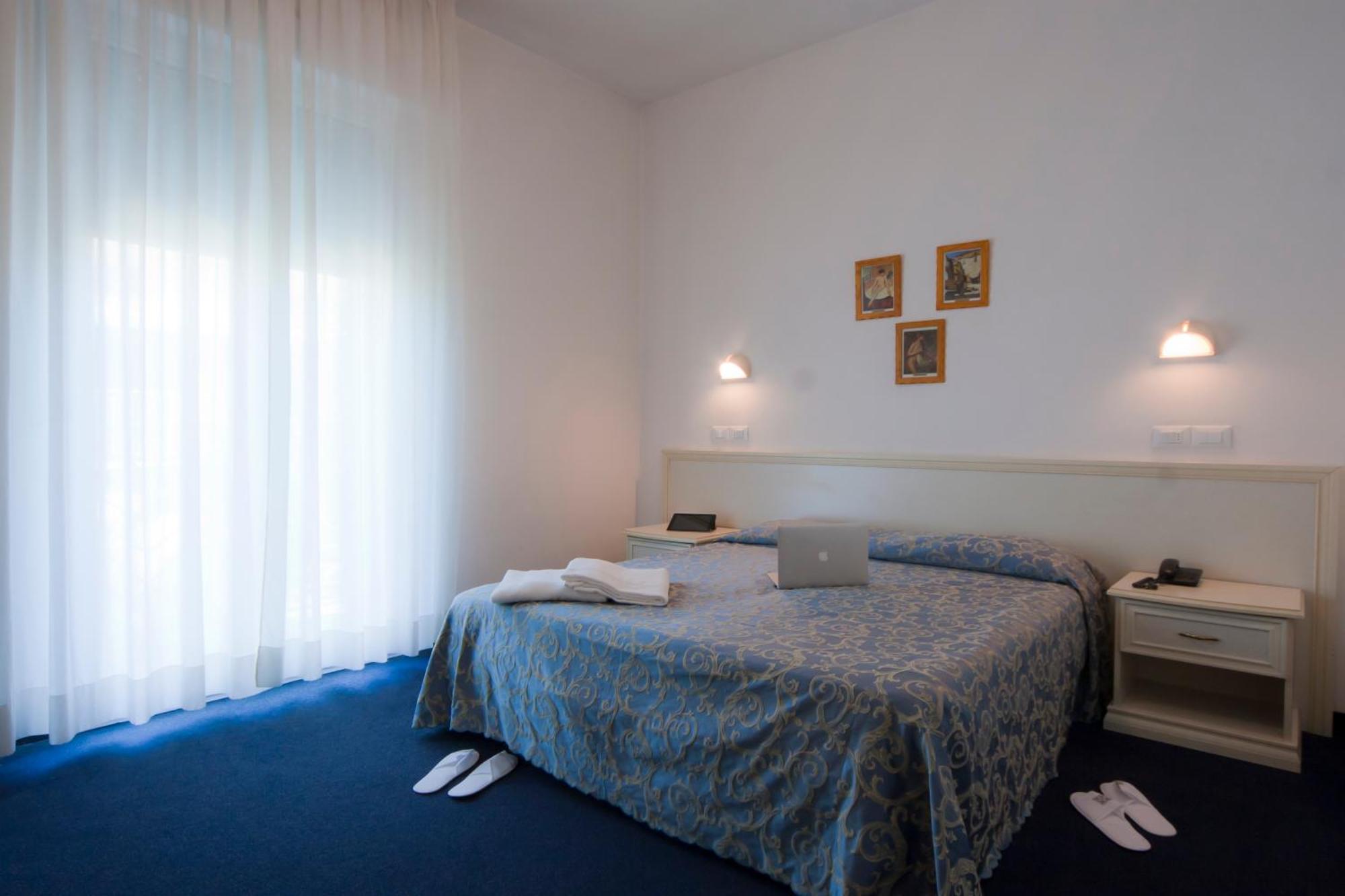Residence Divina Rimini Buitenkant foto